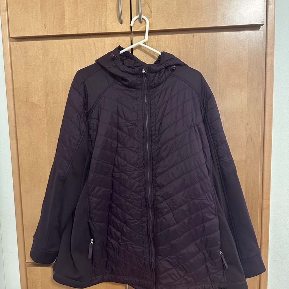 Be Boundless 2X light weight jacket. Plum color with a hood and two zipper